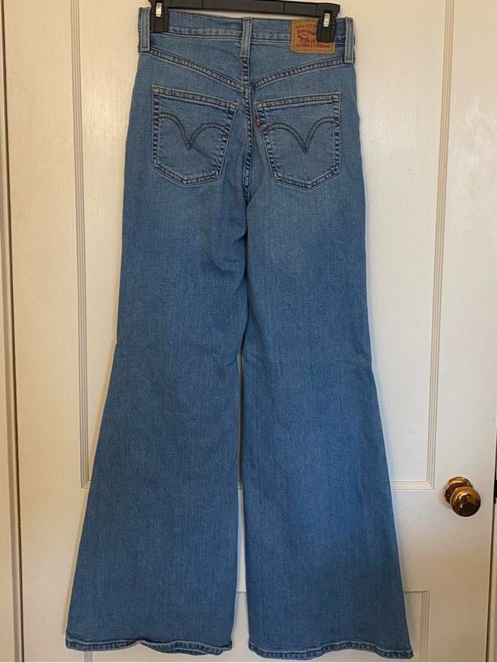 Levi's Ribcage Bell Jeans - Size 26 - Picture 4 of 4